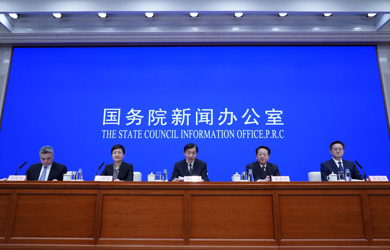 多层次养老保险体系的三个层次，个人养老金将适时调整缴费上限！-行业动态-必顾养老官网 3月2日上午国务院新闻办举行“权威部门话开局”系列主题新闻发布会的第7场，邀请到人力资源和社会保障部部长王晓萍女士，请她为大家介绍就业和社会保障工作情况并回答大家感兴趣的问题。一起出席发布会的还有两位副部长，李忠先生、俞家栋先生。